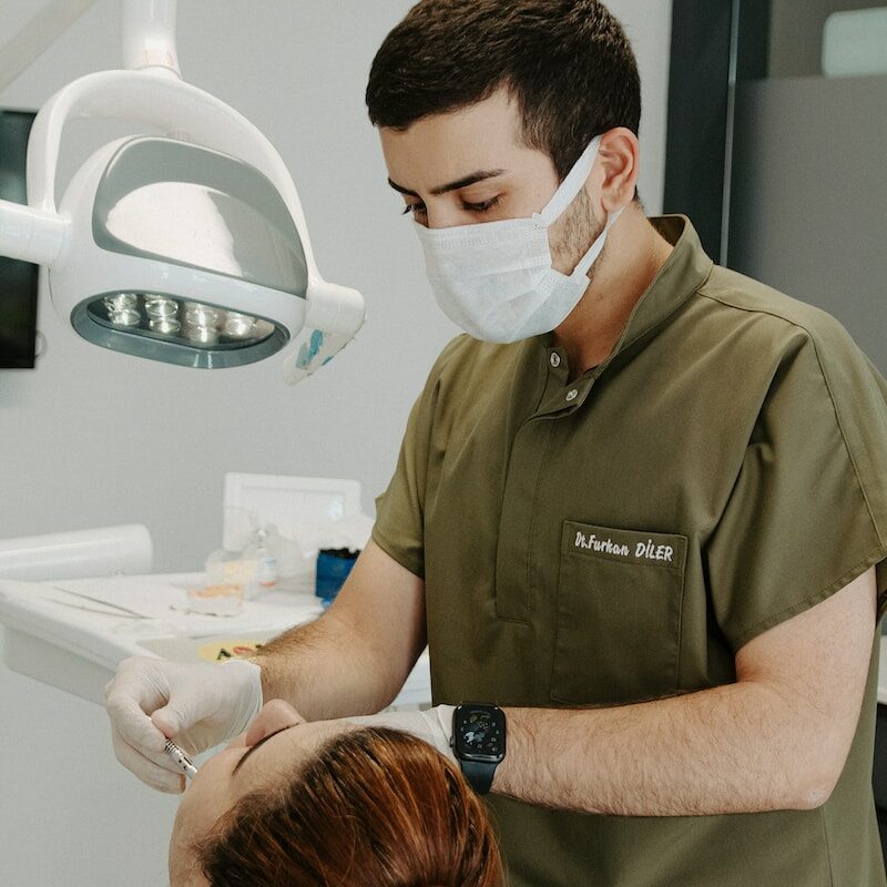שיניים רקובות – גורמים, השלכות וטיפולים